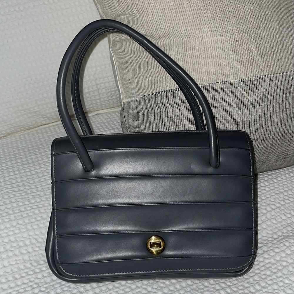 VINTAGE GREY LEATHER PURSE. 💙💙💙🖤🖤🖤🖤